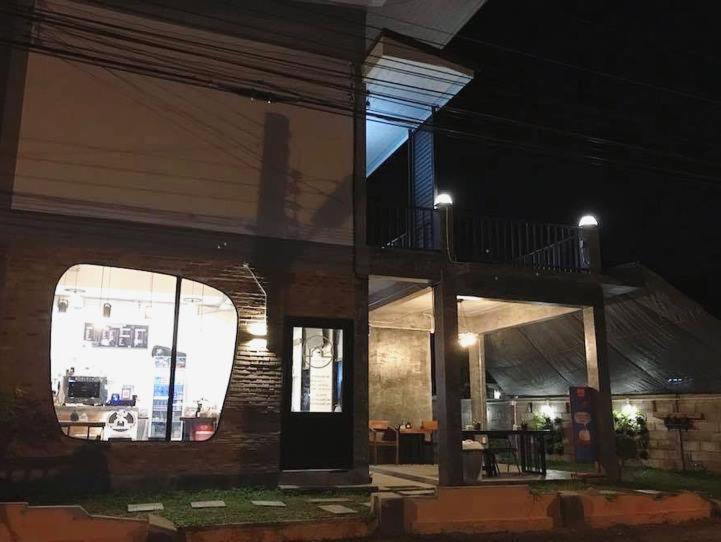 Yoji House And Cafe Hostel Ban Wiang Buitenkant foto