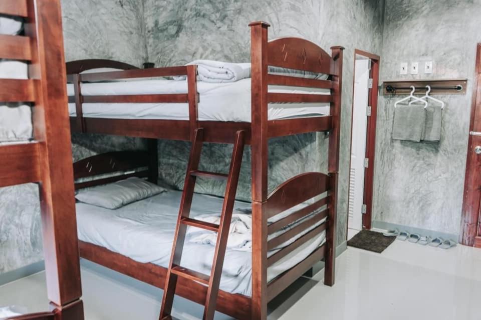 Yoji House And Cafe Hostel Ban Wiang Buitenkant foto