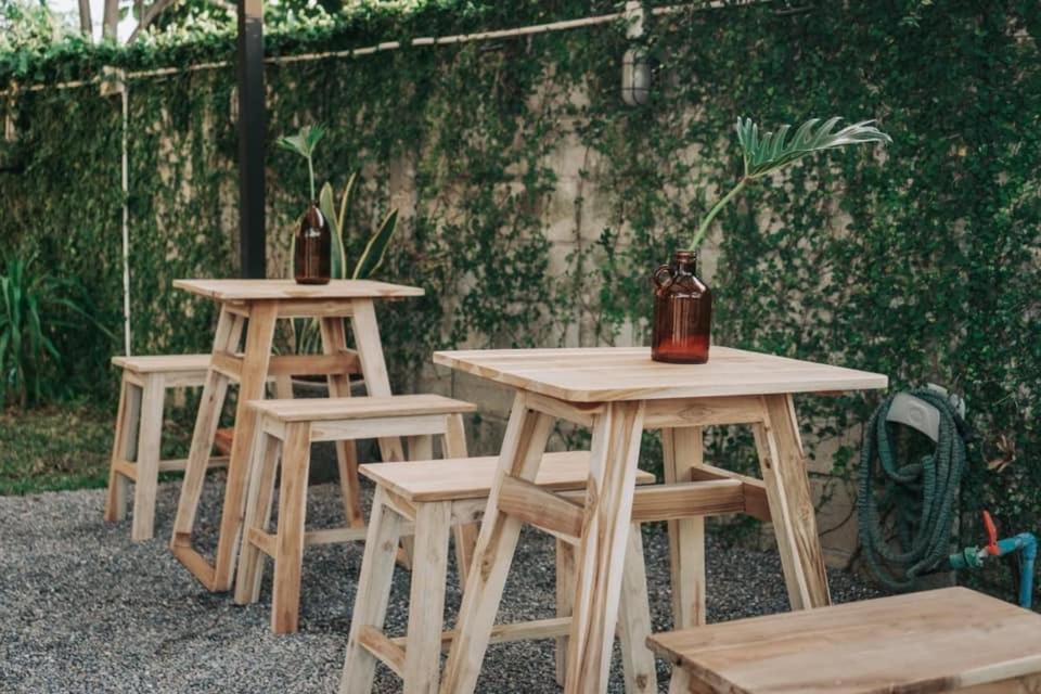 Yoji House And Cafe Hostel Ban Wiang Buitenkant foto