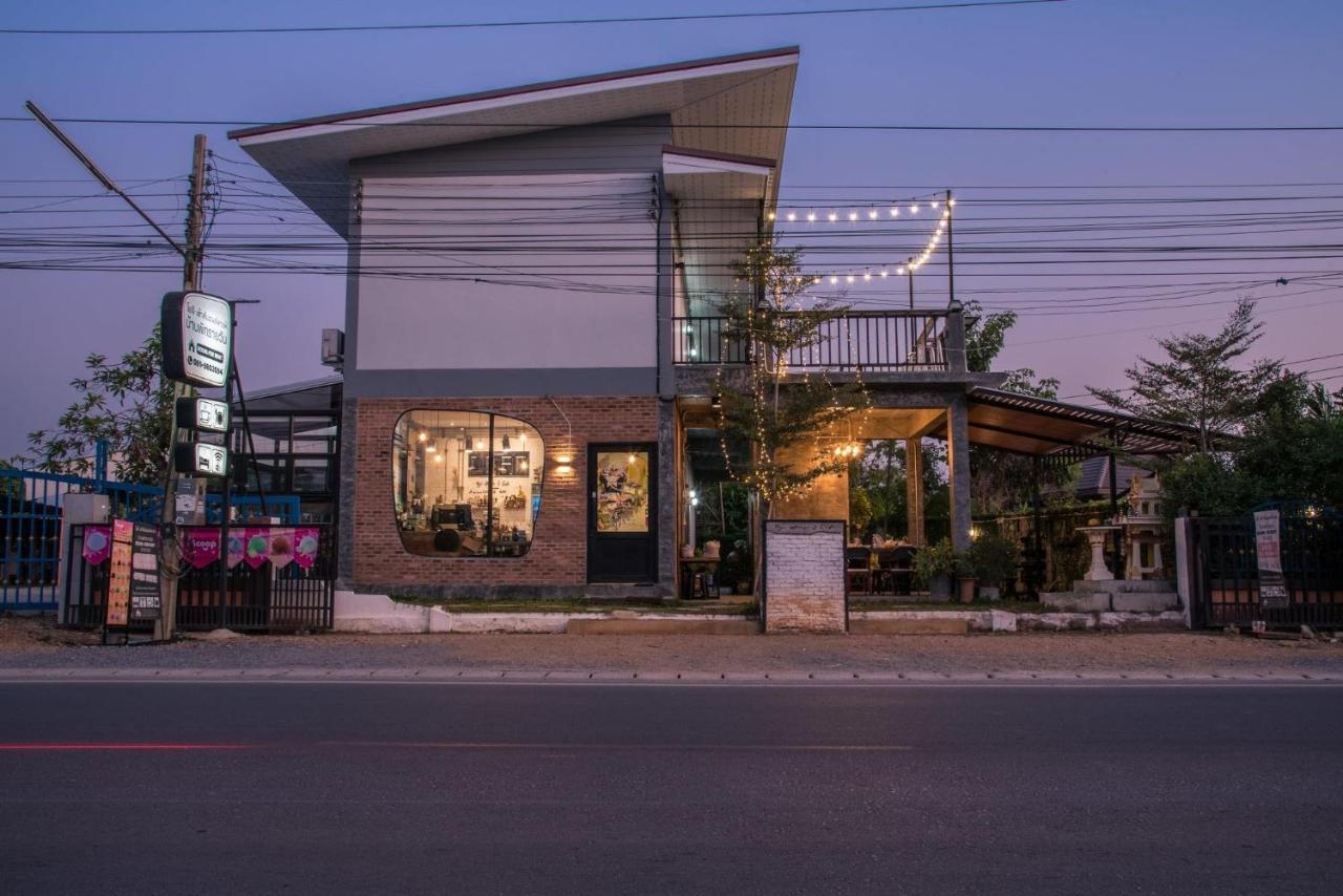Yoji House And Cafe Hostel Ban Wiang Buitenkant foto