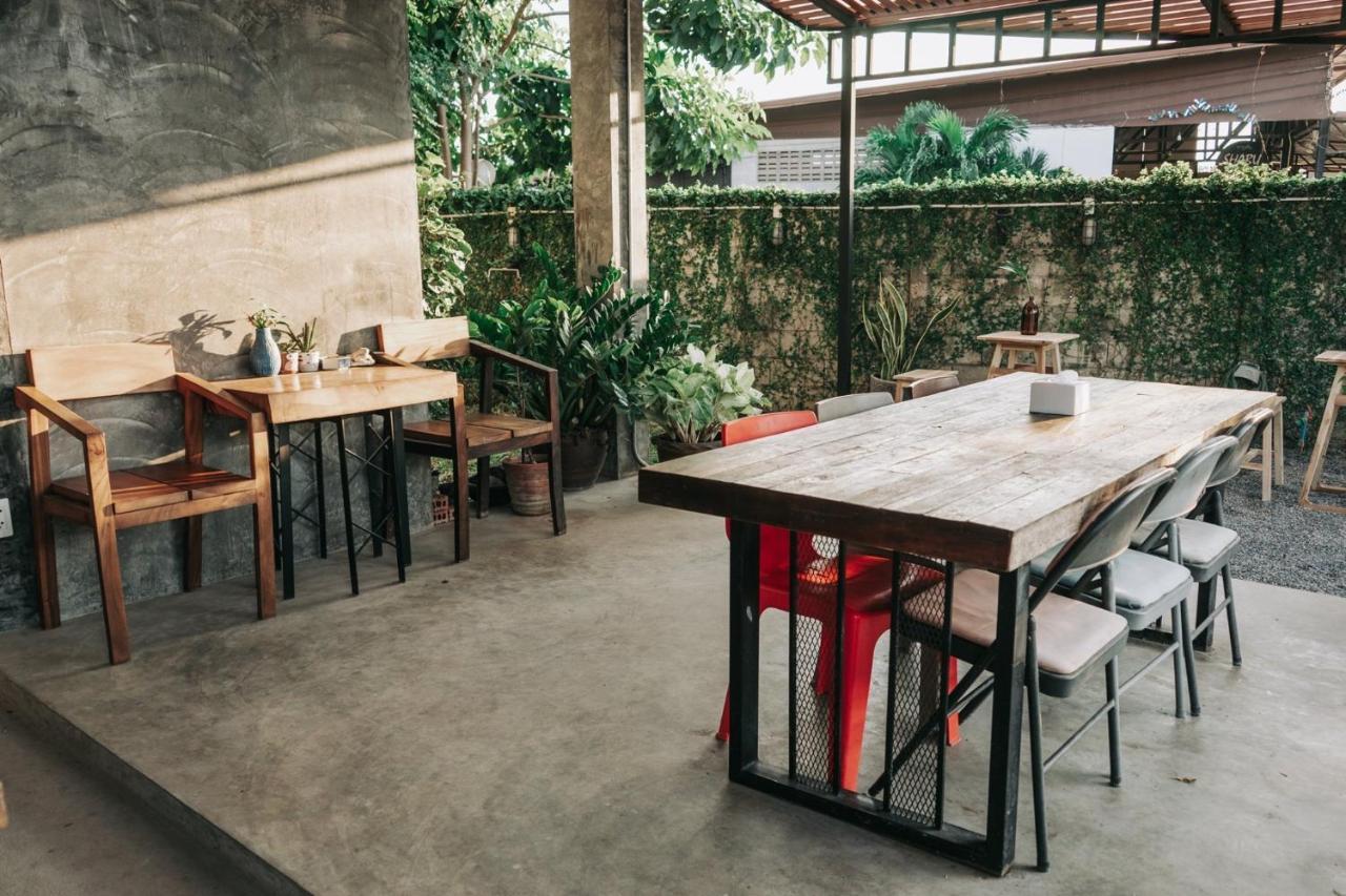 Yoji House And Cafe Hostel Ban Wiang Buitenkant foto